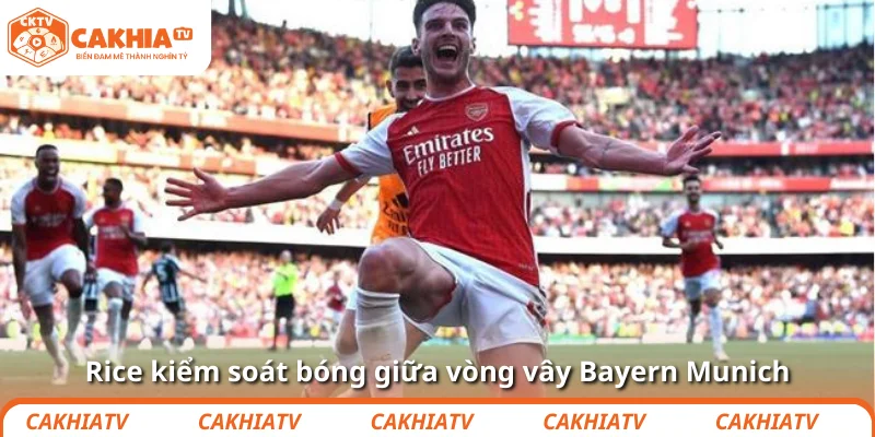 Rice kiểm soát bóng giữa vòng vây Bayern Munich